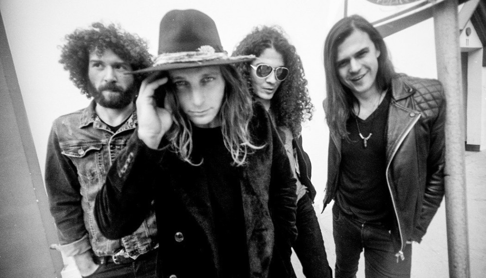 DIRTY HONEYband