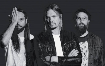 VON HERTZEN BROTHERS «War Is Over» (Music Theories Recordings / Mascot Label Group, 2017)
