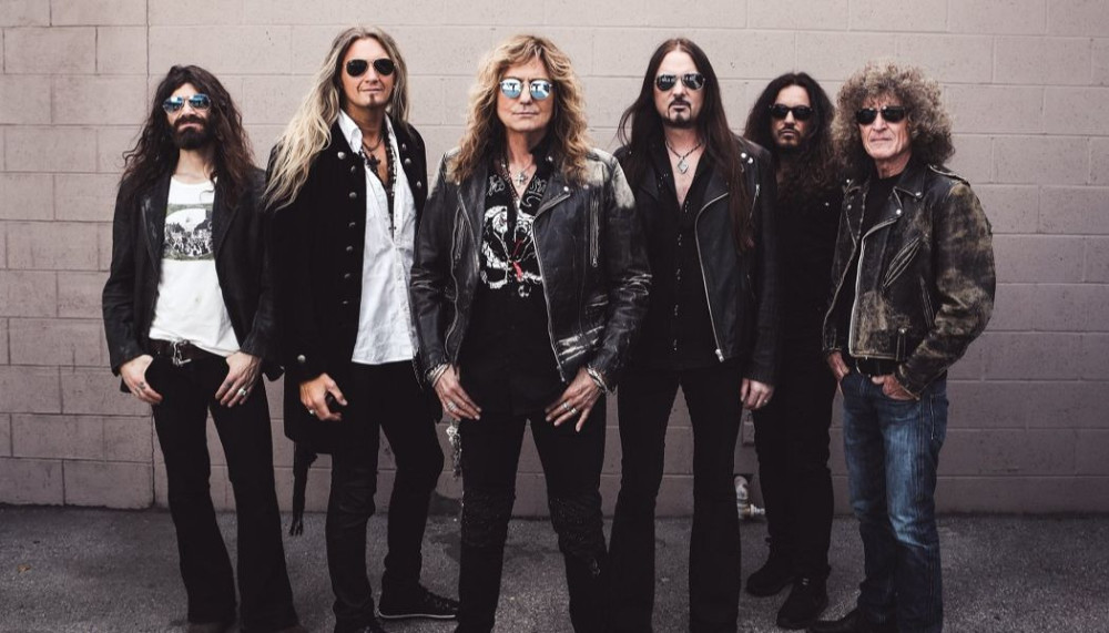 WHITESNAKEfleshbloodband