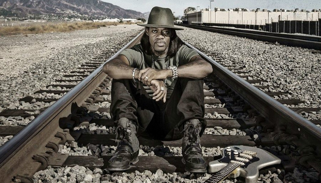 ERIC GALES «Middle Of The Road» (Provogue Records, 2017)